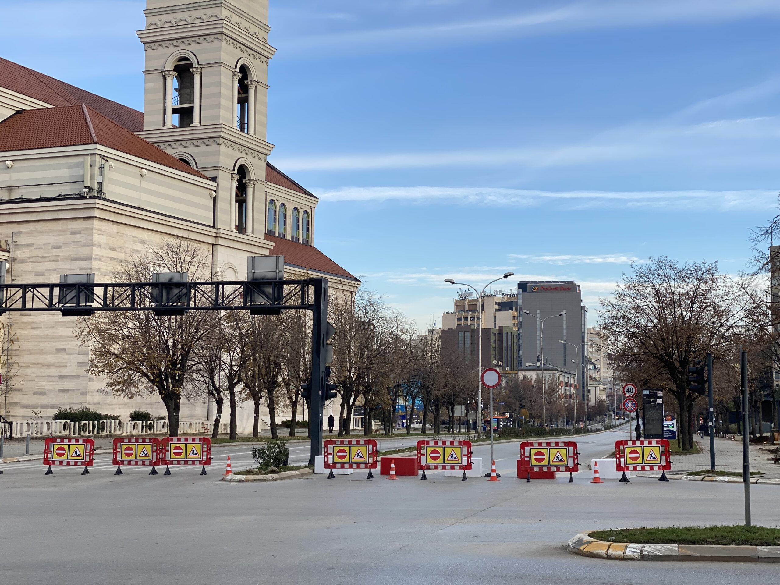 Qytetarët e Prishtinës thërrasin protestë për hapjen e rrugës “Xhorxh Bush”