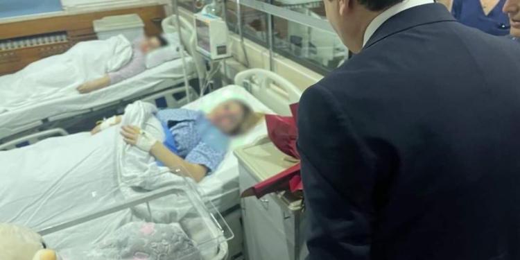 Kurti vizitoi dy foshnjet që lindën në momentin e ndërrimit të viteve