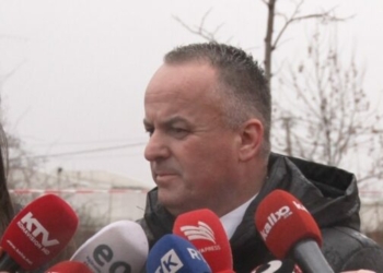 Fushtica nuk e di që kjo është hera e dytë që rrëzohet kulmi i Komunës, hetimet do të tregojnë shkakun