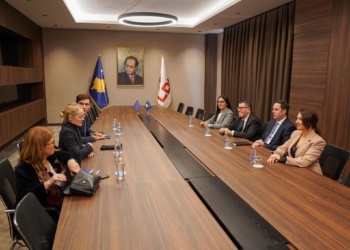 Abdixhiku takohet me Von Cramonin, flasin për temat aktuale politike në vend