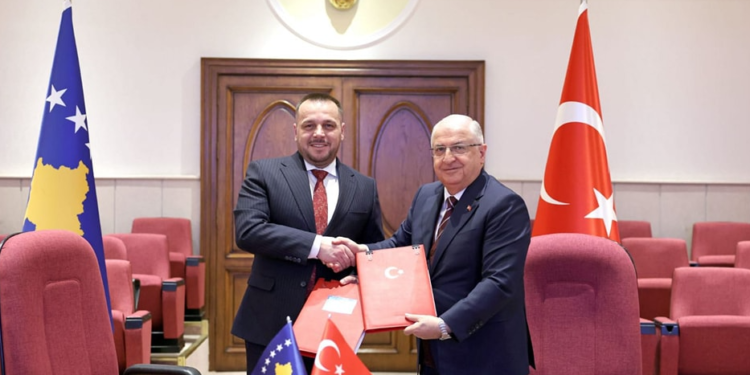 Kosova dhe Turqia nënshkruajnë marrëveshje ushtarake