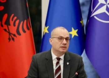 Ministri i Jashtëm i Shqipërisë viziton Kosovën