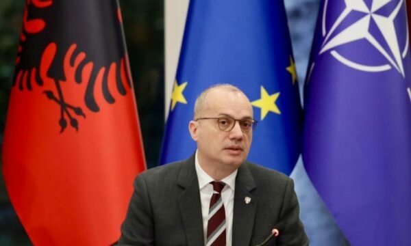 Ministri i Jashtëm i Shqipërisë viziton Kosovën