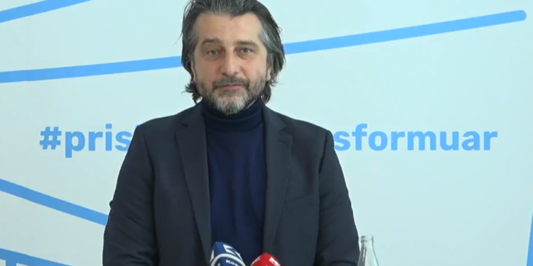 Rama thotë se problemi në trafik nuk zgjidhet duke lejuar hyrjen e veturave në qendër