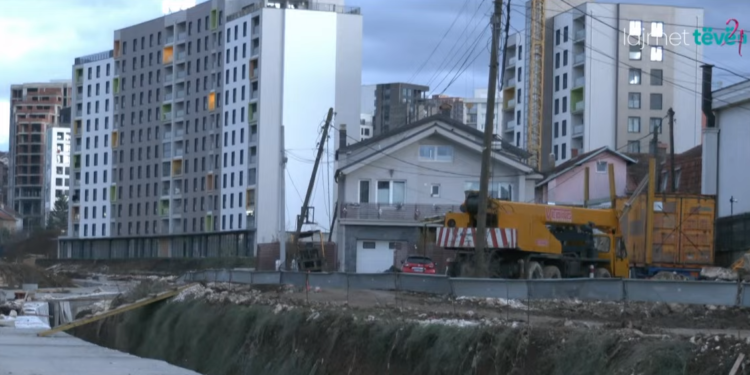 Gjykata Komerciale vlerëson se shtyrja e punimeve në rrugën A është në kundërshtim me interesin e publikut