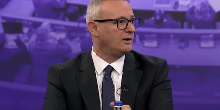 Arifi tregon dy arsye për të cilat Vetëvendosje mund ta dërgojë vendin në zgjedhje