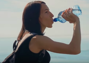 Si arrin trupi ta dijë kur keni pirë ujë mjaftueshëm?