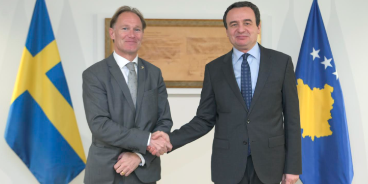 Kurti takohet me ambasadorin suedez, flasin për ekonominë dhe shkëmbimet tregtare