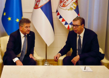 Vuçiq pas takimit me Lajçakun: E paralajmërova për veprimet e Prishtinës