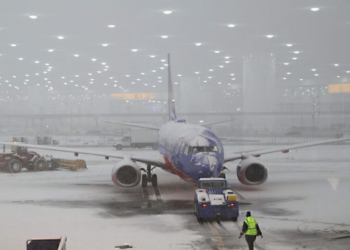 Stuhitë “paralizojnë” 12 shtete në SHBA, anulohen mbi 2000 fluturime