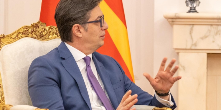 Pendarovski pas vizitës në Prishtinë: Përkrahim aspiratat euroatlantike të Kosovës