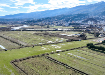 Rama paralajmëron nisjen e ndërtimit të një aeroporti të ri