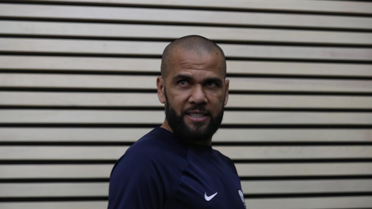 I arrestuar për dhunim, Dani Alves ndryshon deklaratën