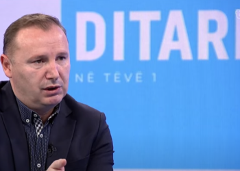 Zemaj: Heqja e billbordeve në veri veprim populist, ministrat kanë qindra punë më të vlefshme