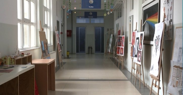 Shkolla “Emin Duraku” mbetet pa dy mësimdhënës