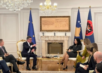 Emisari i BE-së, Miroslav Lajçak takohet me presidenten Osmani