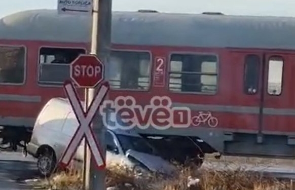 Aksident mes trenit dhe veturës në Fushë-Kosovë