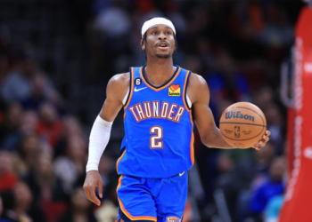 Oklahoma humbet por mbron vendin e parë në Perëndim, triumfojnë Chicago e Indiana