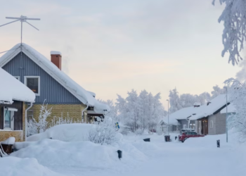 Acari i lë mijëra njerëz pa rrymë në vendet nordike, Gjermania përballet me vërshime