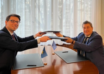 Qeveria nënshkruan marrëveshje në vlerë prej 25 milionë euro për familjet e cenueshme