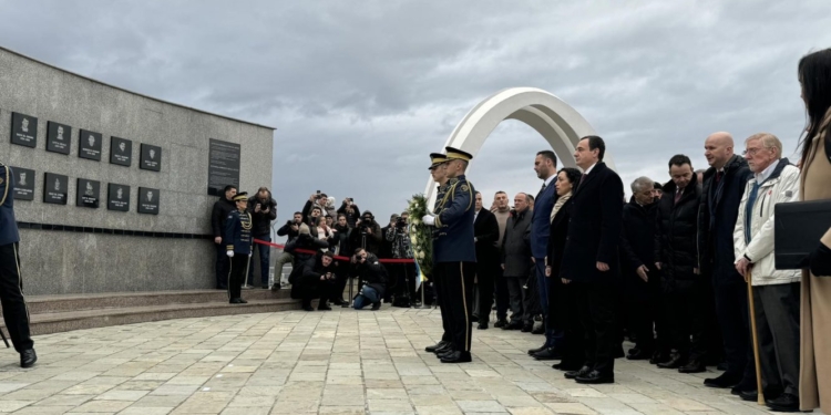 Krerët e shtetit përkujtojnë masakrën e Reçakut