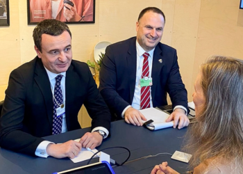 Kurti nga Davos, i kërkon Facebookut heqjen e kufizimeve për Kosovën