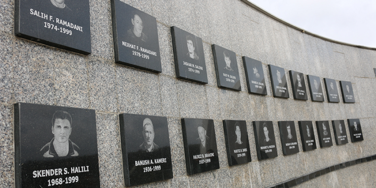 Osmani, Konjufca e Kurti sot bëjnë homazhe në Reçak