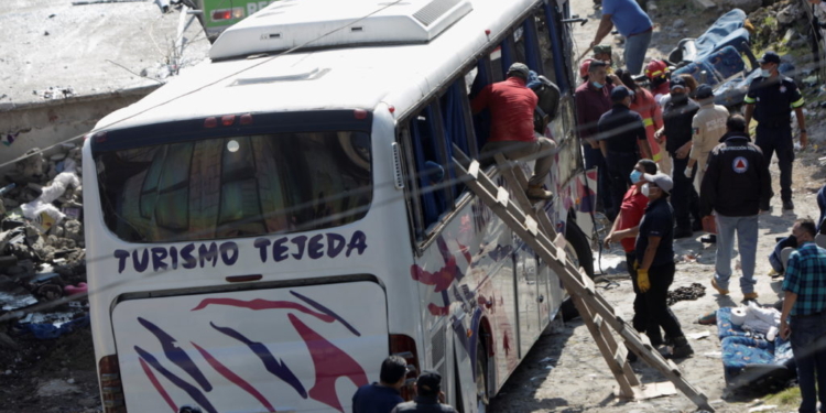 Përplaset autobusi në Meksikë, të paktën 19 të vdekur dhe 22 të plagosur