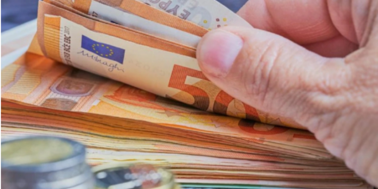 Gjermania i kërkon Kosovës të shtyjë vendimin për ndalimin e pagesave me dinarë