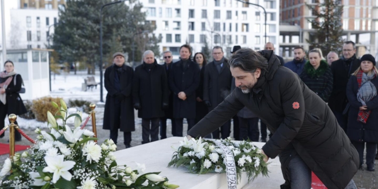 Rama nderon ish-presidentin Rugova: Njeriu që vuri themelet e shtetit