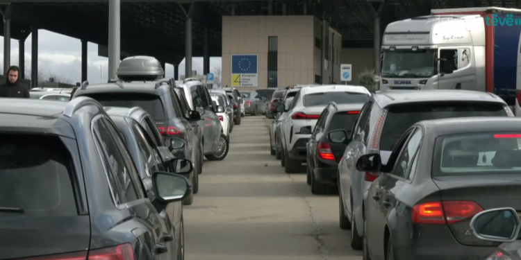 Kolona katër kilometërshe në Merdarë