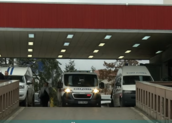 Rasti i 18 vjeçarit u raportua si përleshje me thikë, në intensivë thonë se nuk është evidentuar therrje