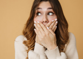 Hulumtimet tregojnë se njerëzit që shajnë duken më të sinqertë dhe më të besueshëm