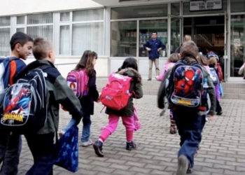 Kundërshtohet vendosja e policëve me rroba civile në shkolla