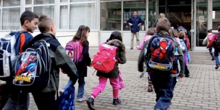 Kundërshtohet vendosja e policëve me rroba civile në shkolla