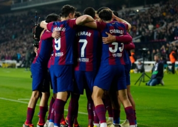 Barcelona po synon të transferojë një mbrojtës në orët e fundit të afatit kalimtar