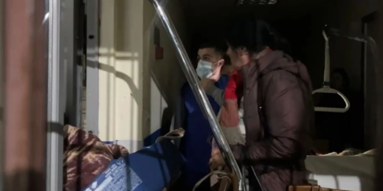 Zjarr në spitalin e Shkodrës, zjarrfikësit ndërhyjnë për të shpëtuar pacientët