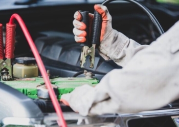 Kanë ardhur minuset, dhe makina nuk ndizet: Si ta nisni me ndihmën e kabllove?