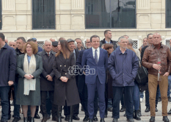 Anëtarët e VV-së kujtojnë Arben Xheladinin dhe Mon Balaj