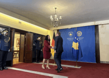 Osmani takohet me ministrin gjerman të Mbrojtjes