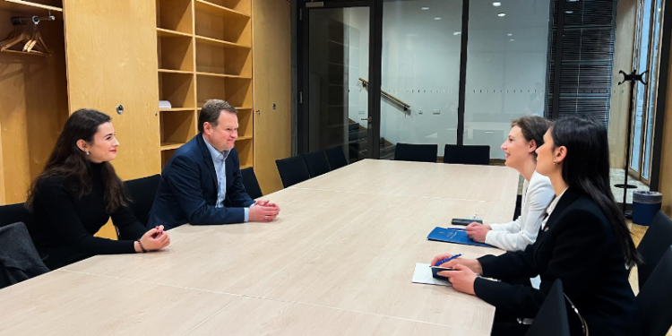 Gërvalla takon kryetarin e grupit të deputetëve gjermanë në KiE, në fokus anëtarësimi i Kosovës