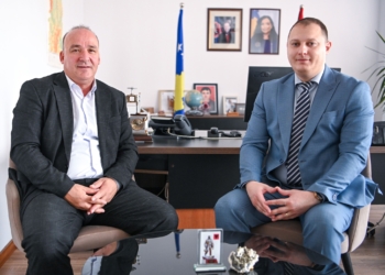 Bulliqi takon shefin e misionit të zyrës së Rumanisë, diskutuan për bashkëpunim në arsim