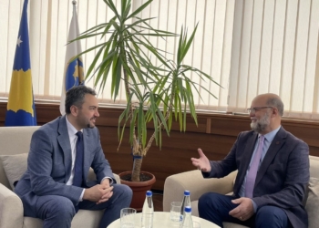 Malaj takohet me Radoniqin, flasin për largimin e kryetarëve në veri