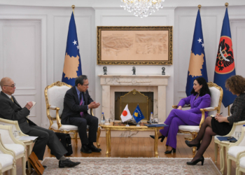 Osmani takohet me Abbot: Mbështeti kauza të rëndësishme për shoqërinë kosovare