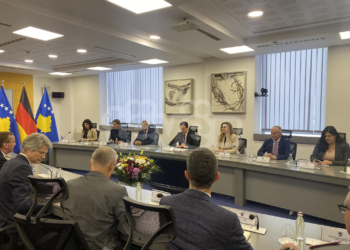 Kurti takohet me ministrin gjerman të Mbrojtjes