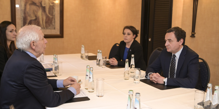 Kurti takohet me Borrell dhe Lajçak flasin për procesin e dialogut