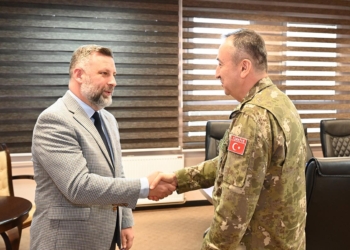 Komandanti i KFOR-it takohet me kryetarin e Shtërpcës, flasin për situatën e sigurisë