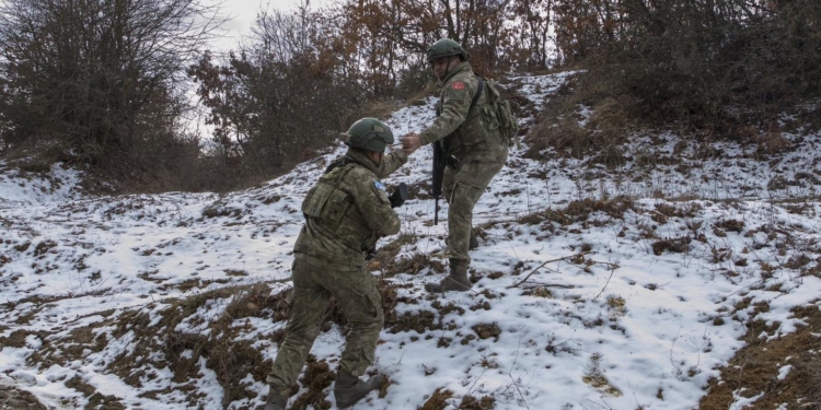 KFOR-i turk kryen patrullime në pikën kufitare me Serbinë
