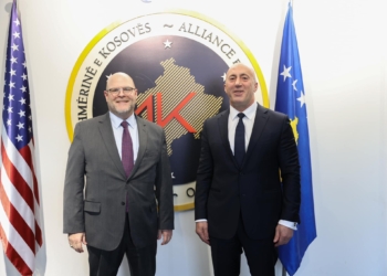 Haradinaj takon ambasadorin amerikan, biseduan për zhvillimet e fundit në Kosovë