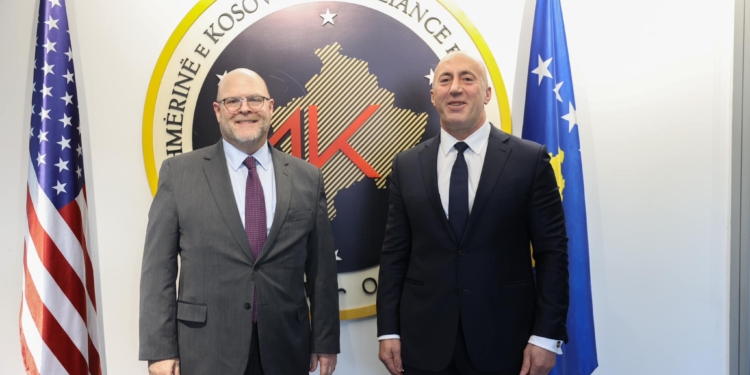 Haradinaj takon ambasadorin amerikan, biseduan për zhvillimet e fundit në Kosovë